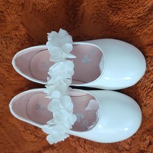 Toddler girls white shoes size 9